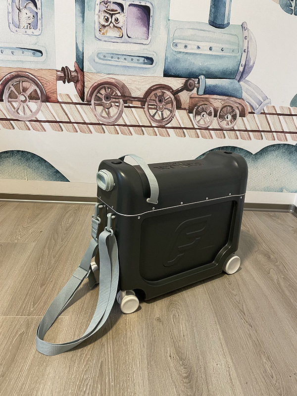 Stokke Jetkids Bedbox kufřík na kolečkách